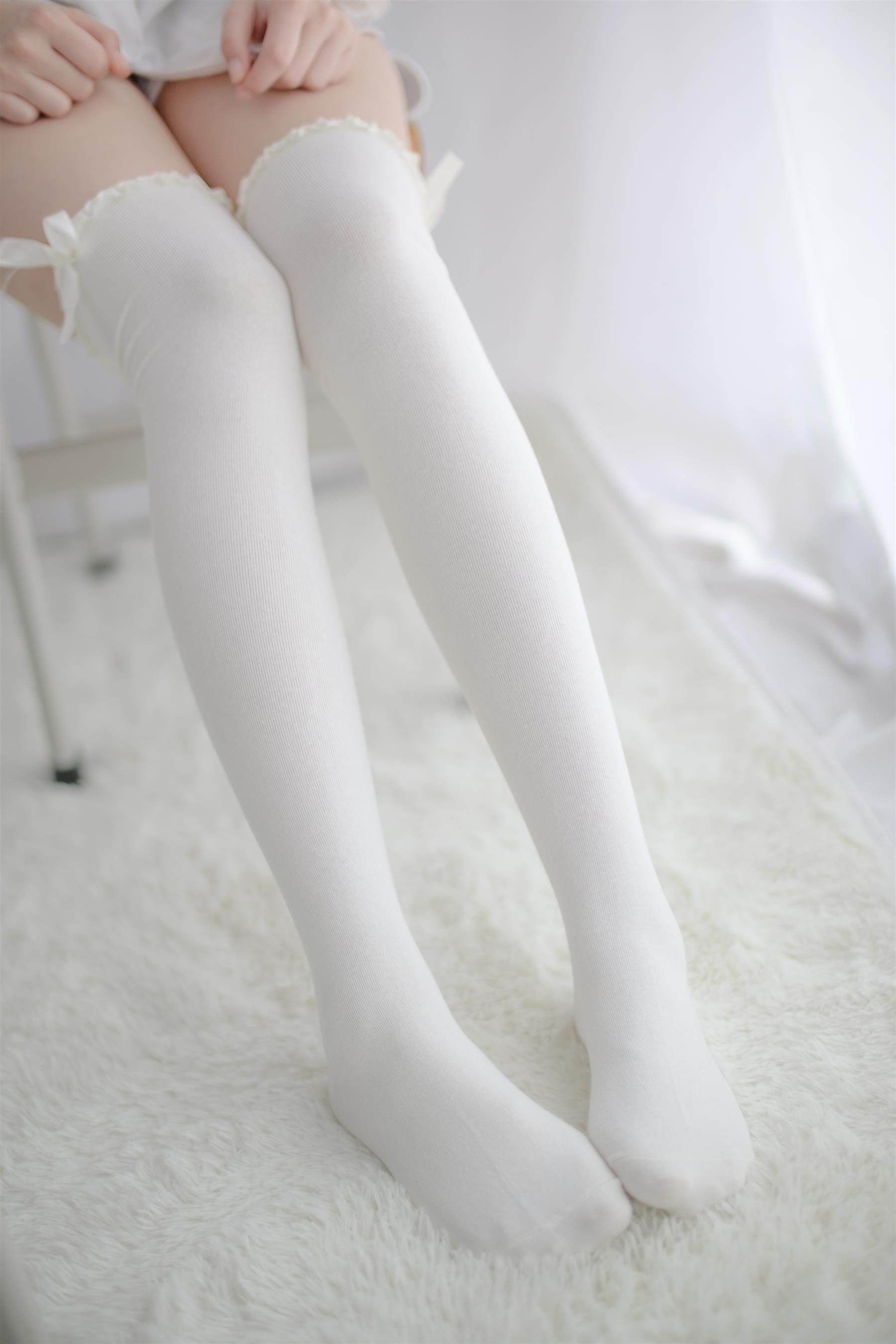 《少女公主袜脚丫》作品图