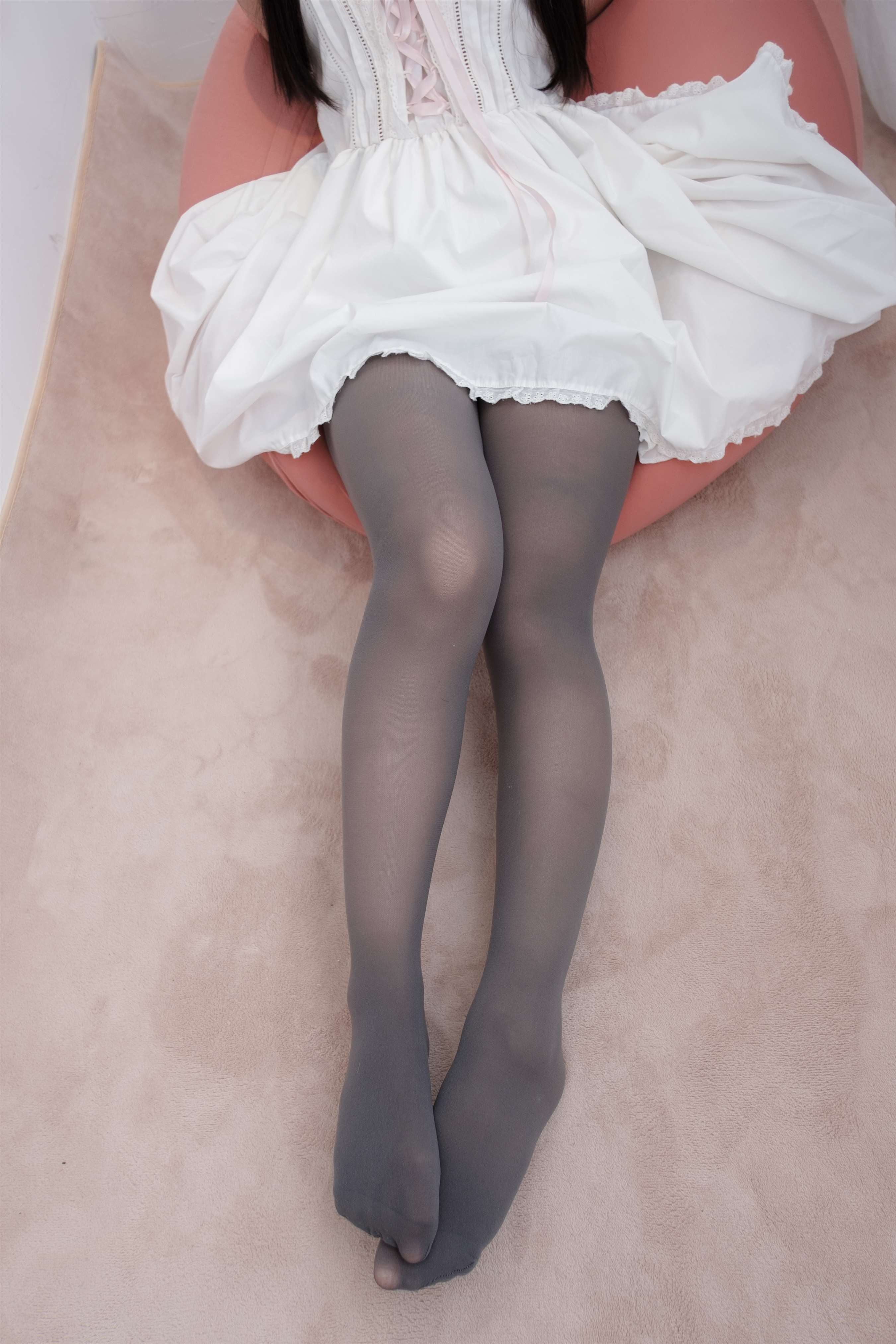 《黑丝少女脚丫》作品图