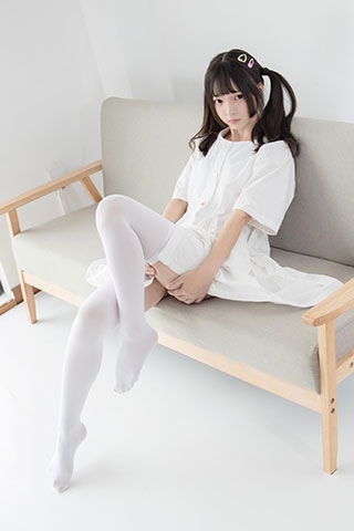 白色连衣裙の白丝脚丫【套图+视频】