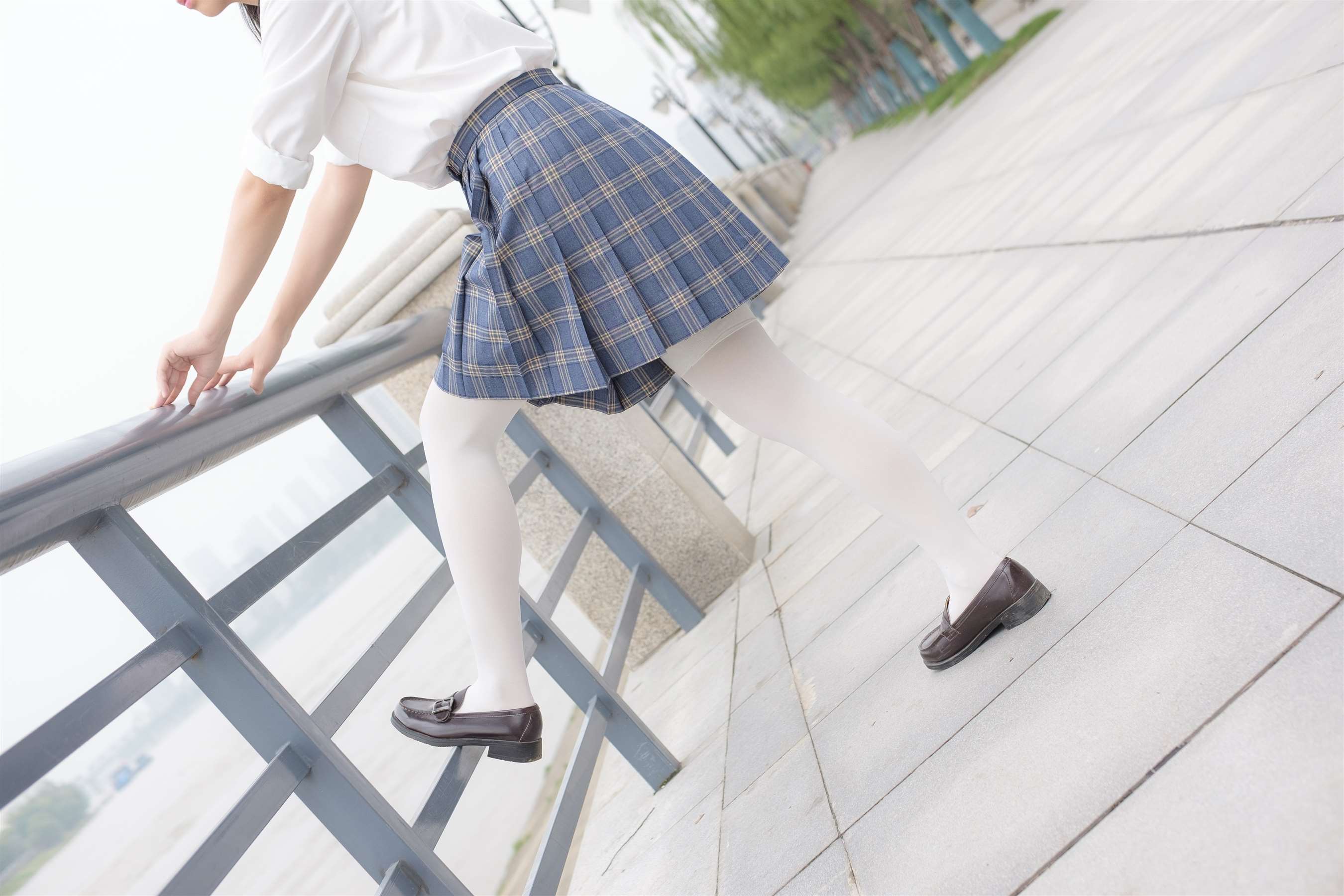 《街头JK制服の白丝脚丫》作品图