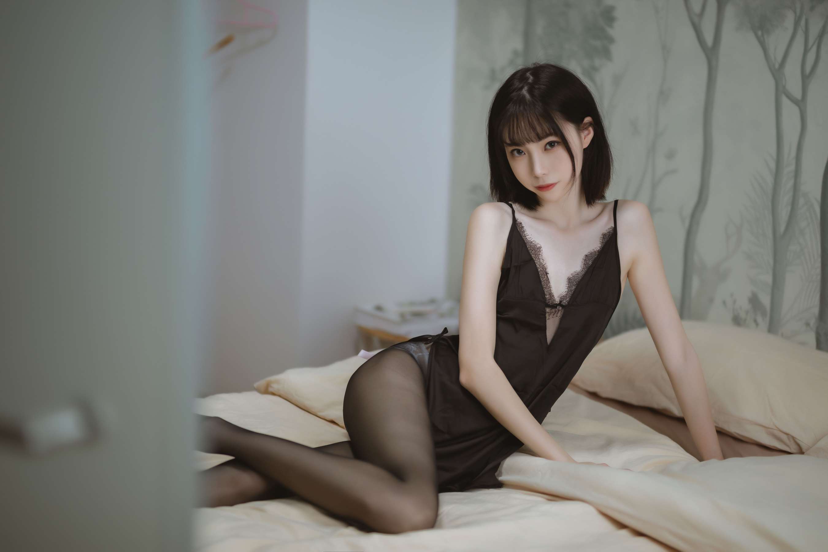 《许岚学妹黑色蕾丝睡衣》作品图
