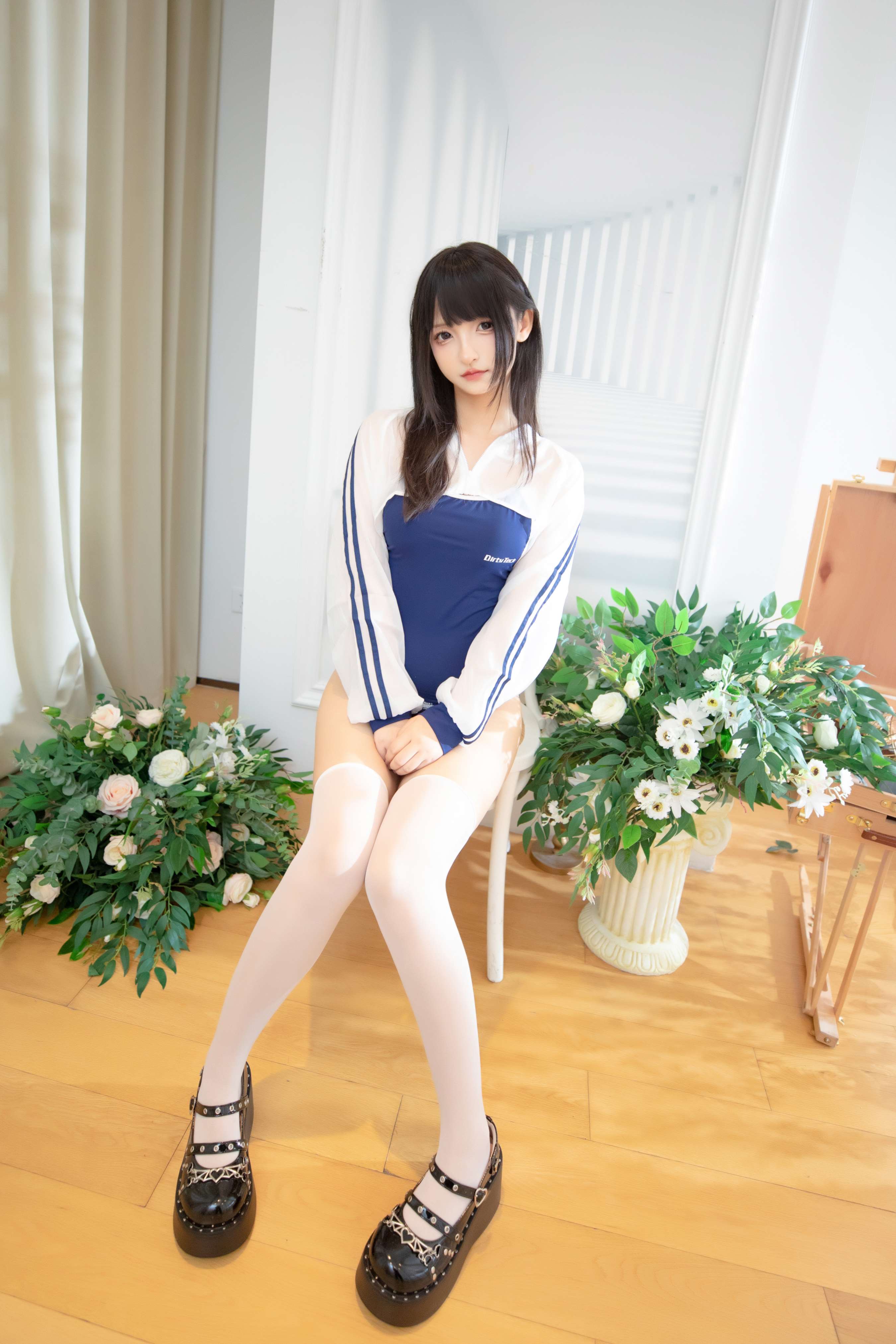 《夏日泳装》作品图