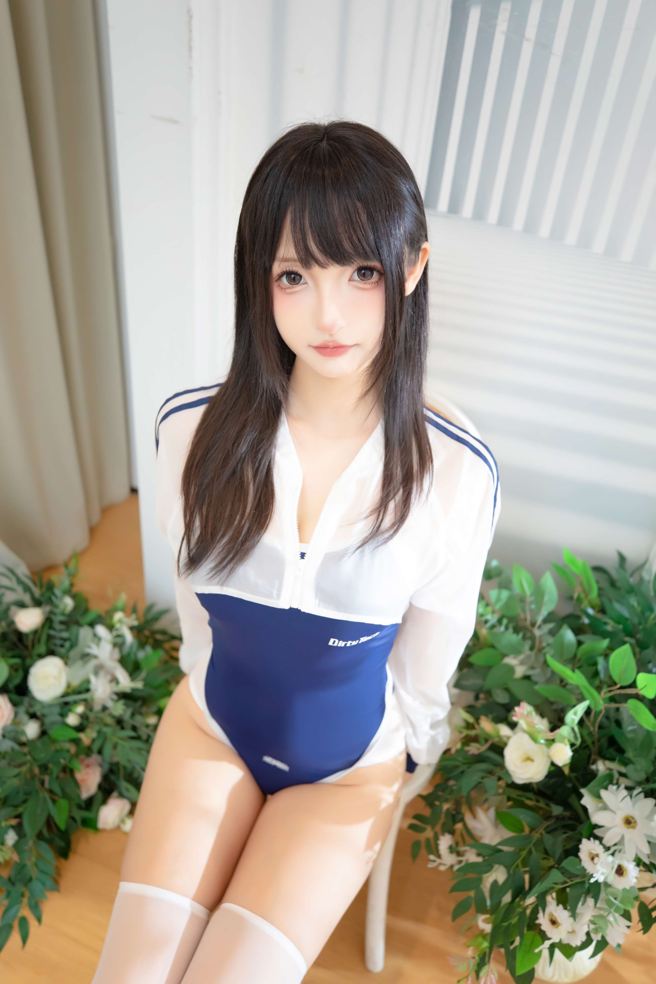 《夏日泳装》作品图