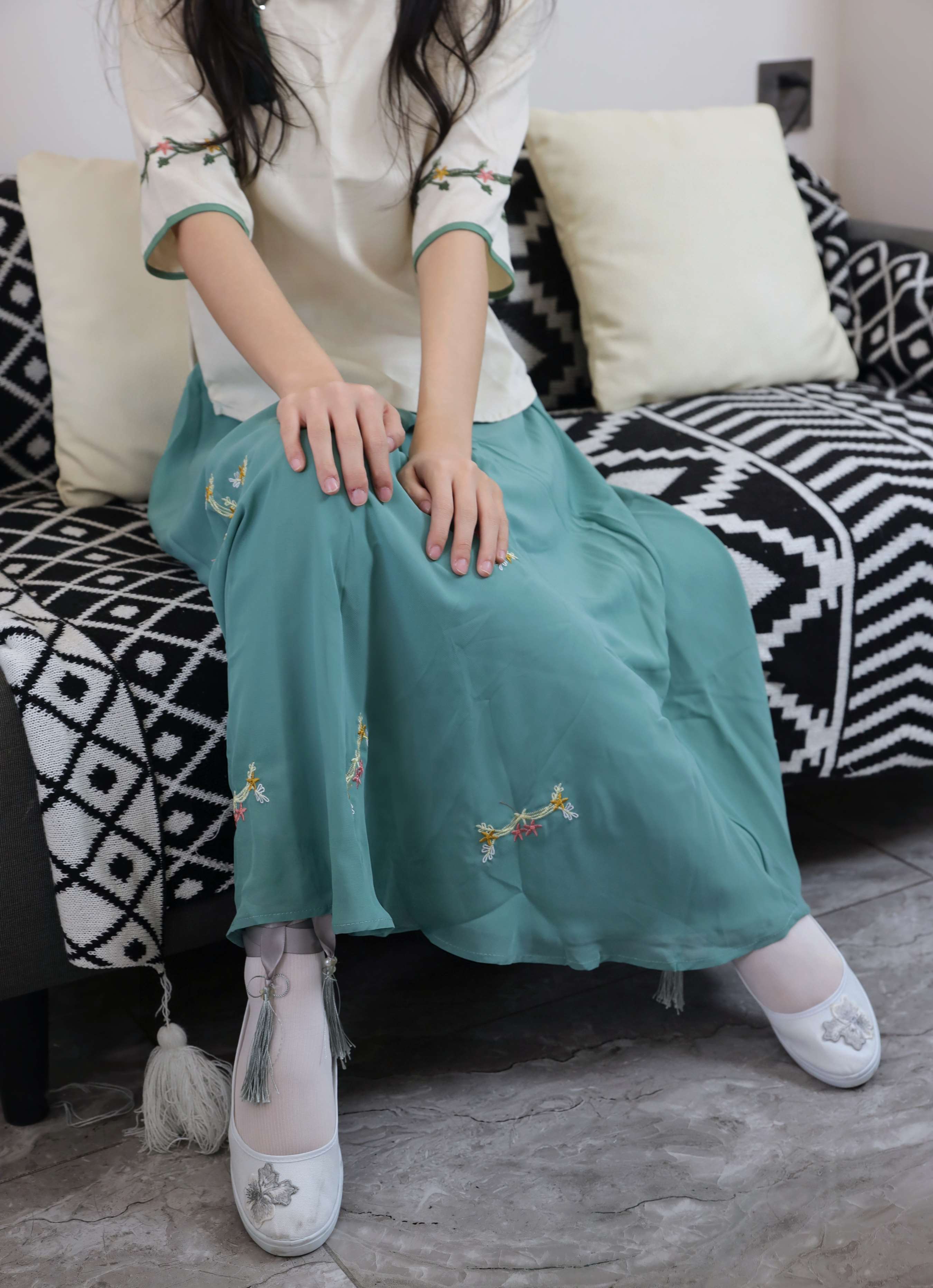 《少女汉服棉袜の嫩足》作品图