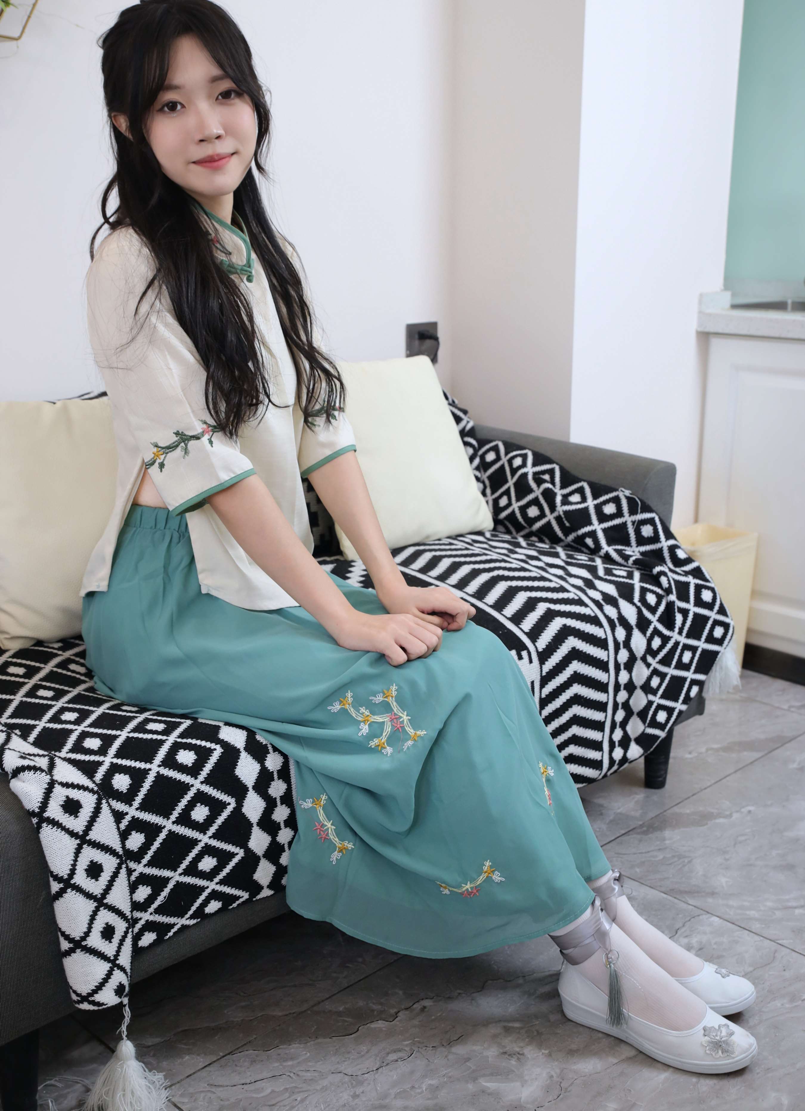 《少女汉服棉袜の嫩足》作品图
