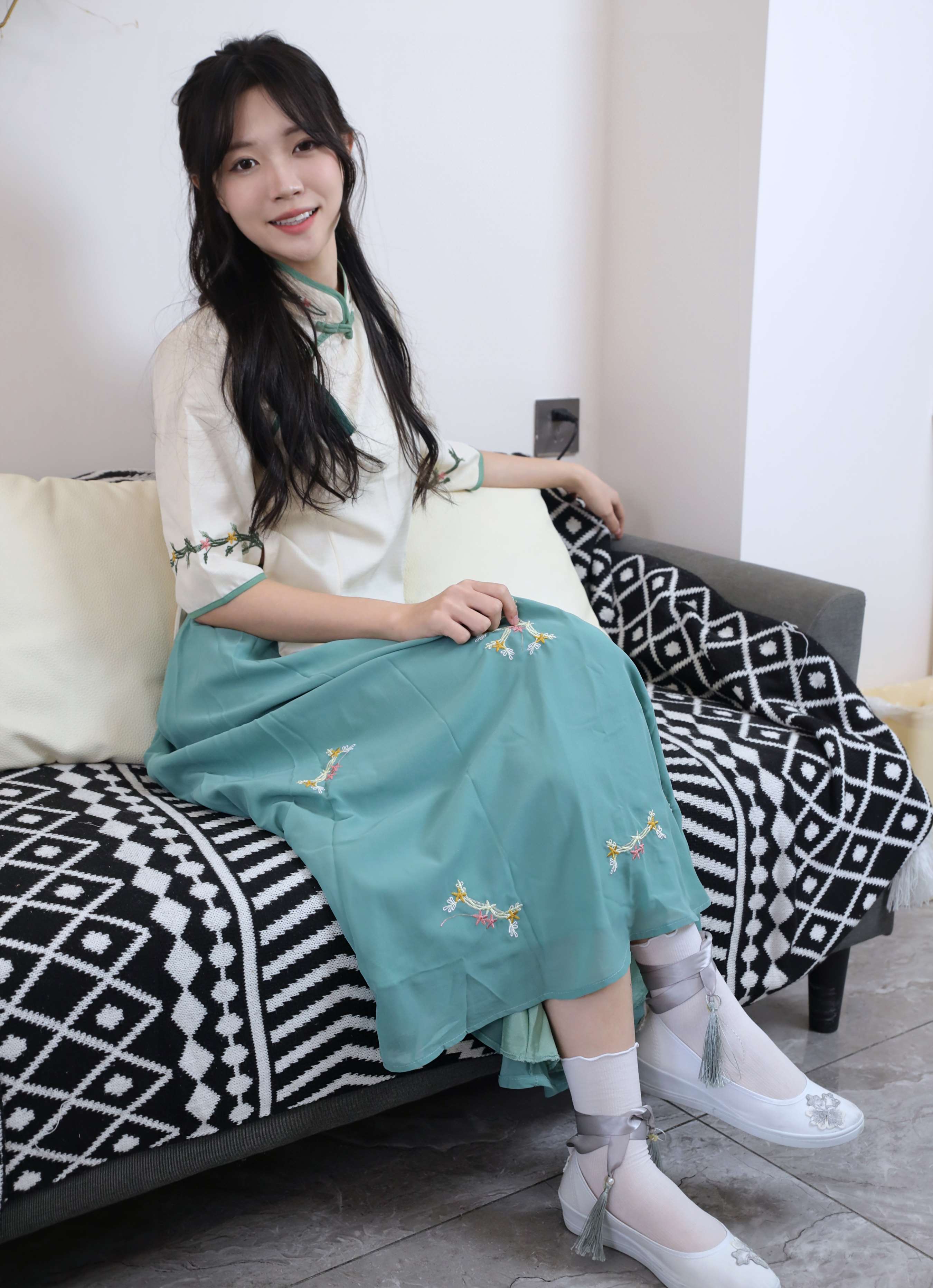 《少女汉服棉袜の嫩足》作品图